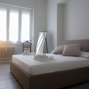 https://bnbutler-bilocale-a-due-passi-da-navigli-e-museo-scienza.italymilanhotels.net